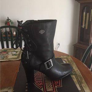New with tags in box women’s Harley Davidson heeled boots!